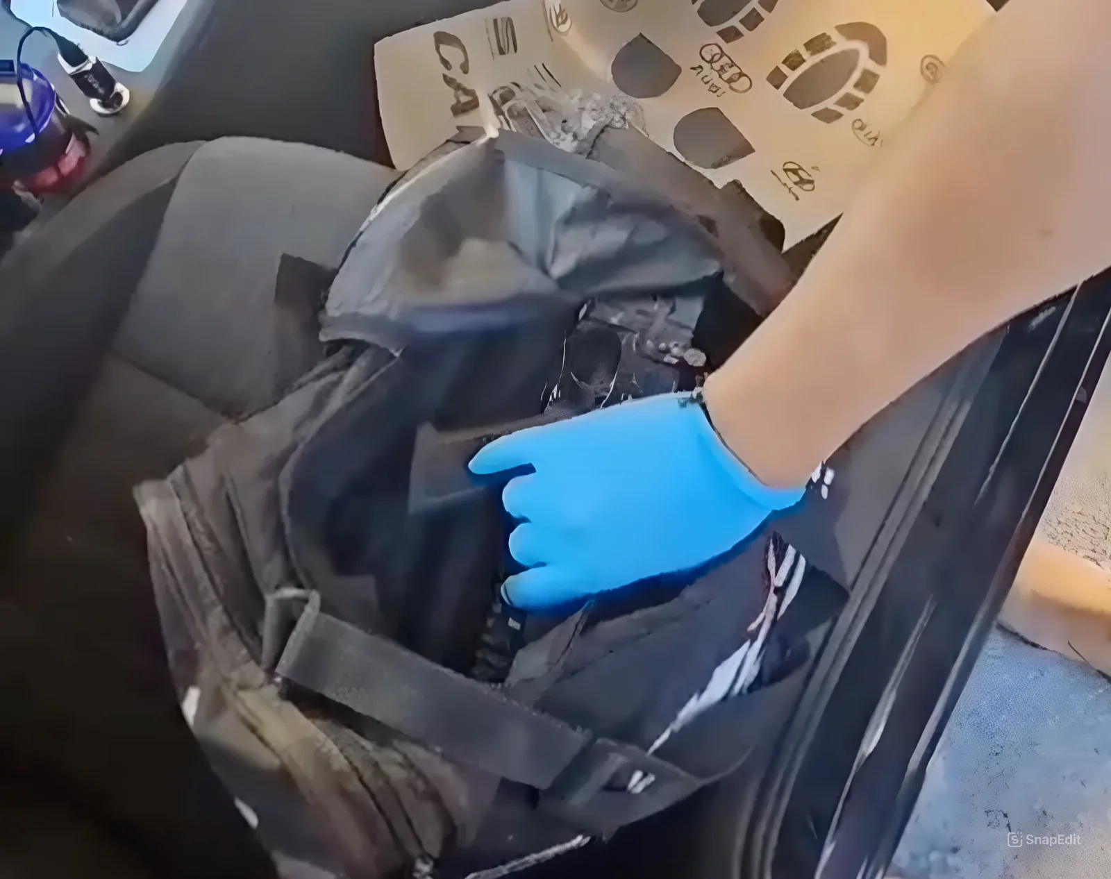 נשק מסוג M16 אותר ברכב של אדם, שנצפה משליך את מפתחות רכבו לביוב