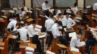 מרגש: רבבות לומדי תורה שבים לספסלי בית המדרש