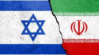 מבוכה לנשיא איראן: הוצא מהטקס בגלל אזעקה