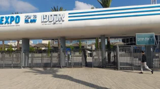 עיריית ת"א: אירוע הטבלה לנצרות - כן; תפילה - לא