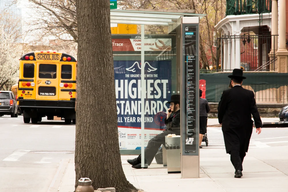 אדם תקף עוברי אורח ברחובות ברוקלין 