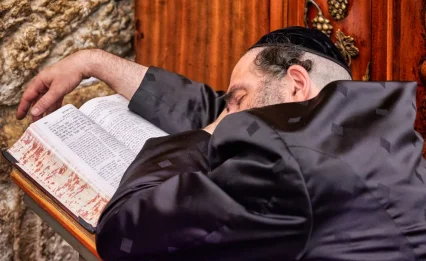 מה אמר הבעל שם טוב לבחור שנרדם ביום כיפור?