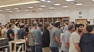 לאחר הפיצוצים: השמחה בהיכלי בית המדרש&nbsp;