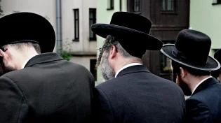 האם מעשה טוב שנעשה שלוש פעמים ברצף דורש התרת נדרים?