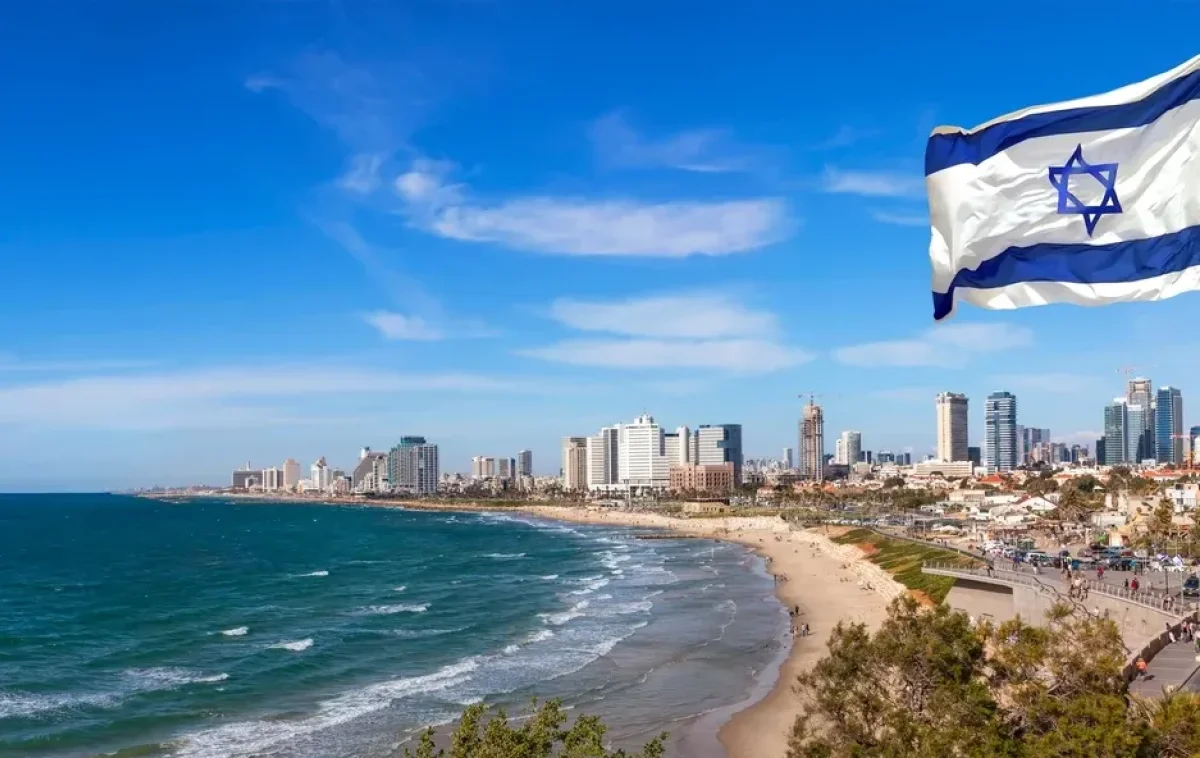 חופי ת"א והרצליה נצבעו בשחור מזיהום אחרי הגשם הראשון חופי ת"א והרצליה נצבעו בשחור מזיהום אחרי הגשם הראשון