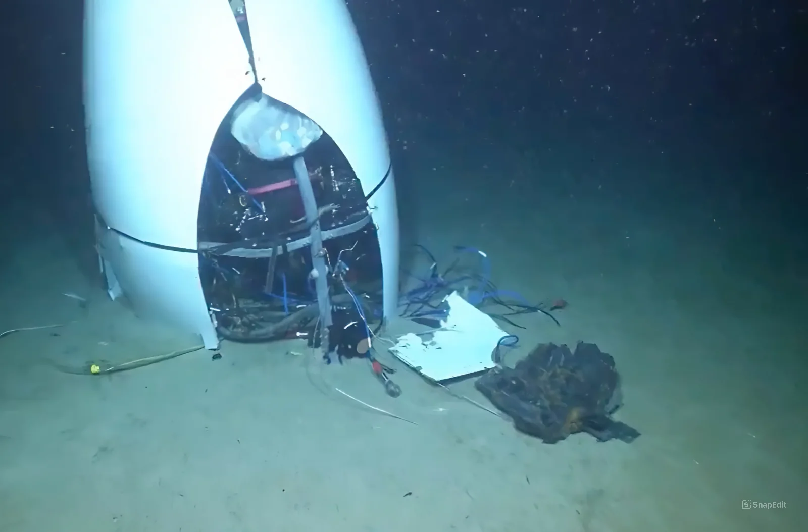 תיעוד שרידי צוללת ״טיטאן״ במעמקי הים 