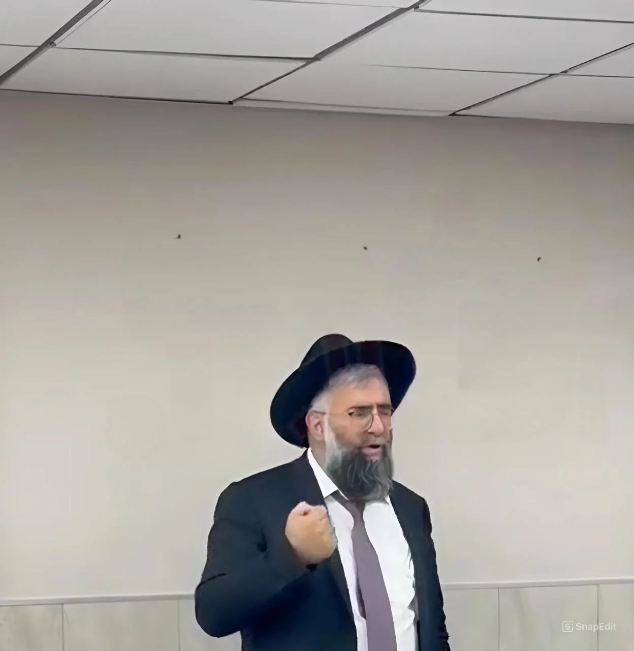 חגיגות בפריז עקב הפיצוץ בלבנון 