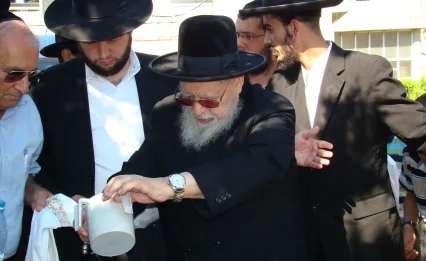 מרן הרב עובדיה על מעלת אכילת סעודה רביעית
