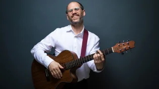 הסינגל החדש של רזאל - "איש תחת גפנו"