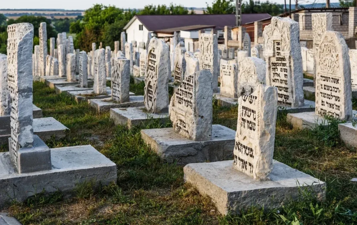 האם חובה לכבד הורים גם לאחר פטירתם? הרב יהונתן ענבה משיב על השאלה האם חובה לכבד הורים גם לאחר פטירתם? הרב יהונתן ענבה משיב על השאלה