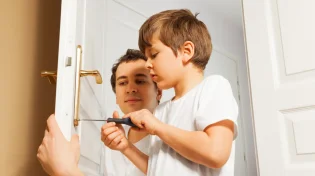 מהו המושג "מורא הורים"? כיצד הוא שונה מכיבוד הורים?