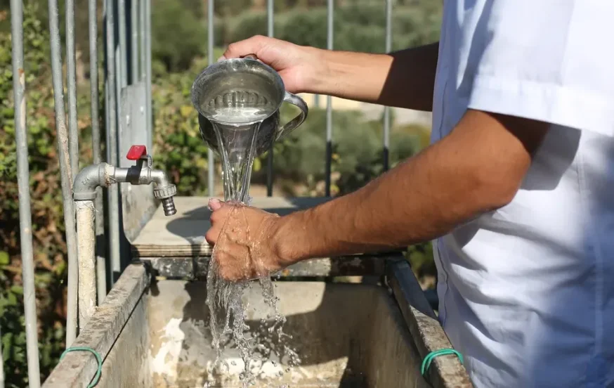 למה נוטלים ידיים בבוקר מיד אחרי הקימה? למה נוטלים ידיים בבוקר מיד אחרי הקימה?