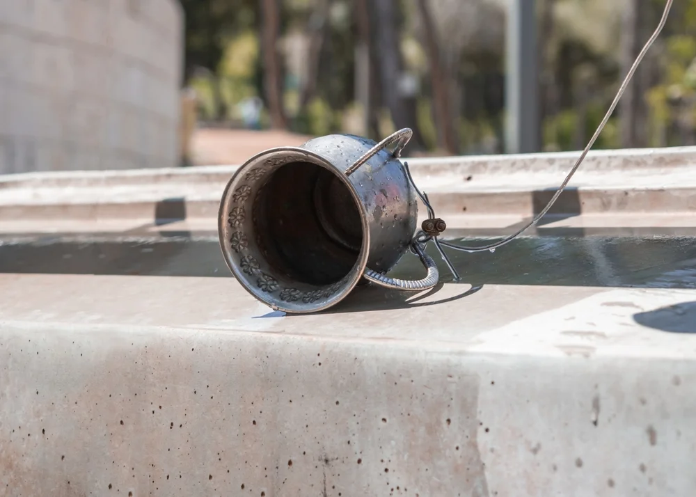 למה לא מדברים לאחר נטילת ידיים? למה לא מדברים לאחר נטילת ידיים?