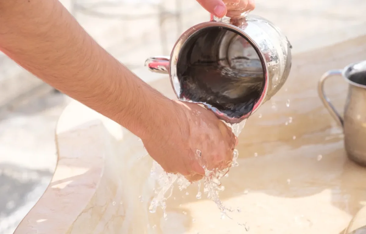 מהי הסיבה שמברכים על נטילת ידיים לפני אכילת לחם?