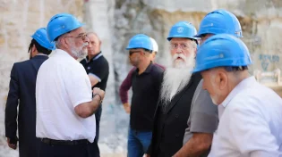 השר פרוש סייר באתר של ׳מעלית הכותל׳ 
