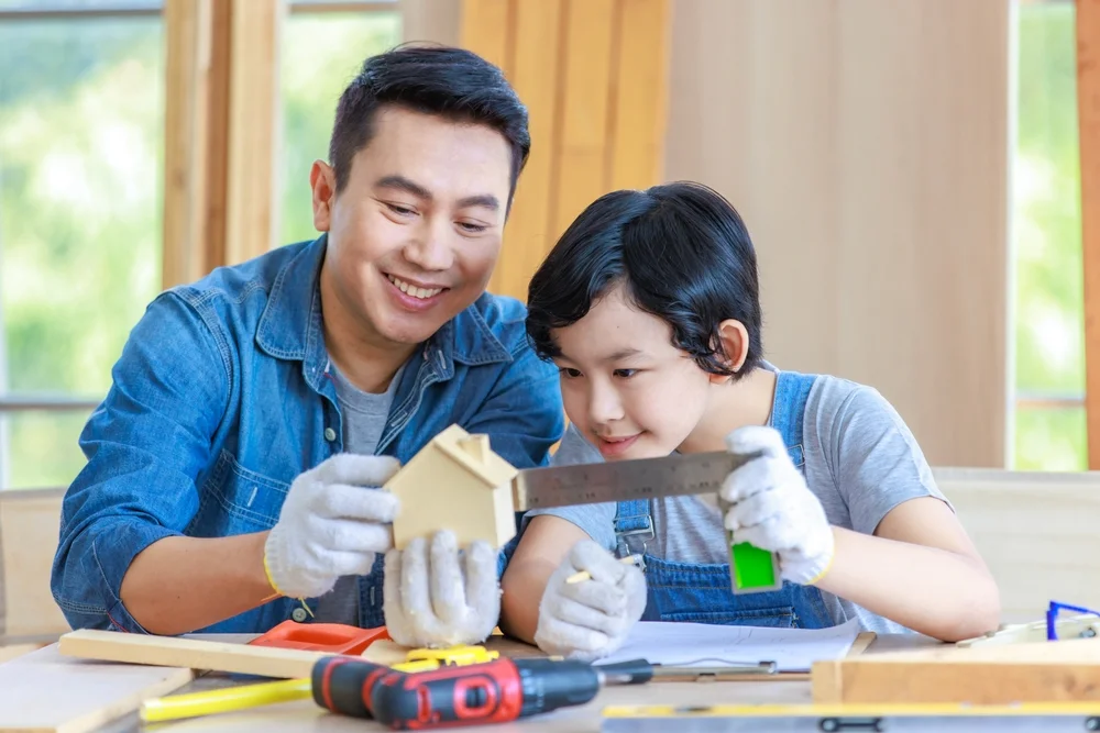 איך נכון ללמד את הילדים על מצוות כיבוד הורים? הרב יהונתן ענבה משיב על השאלה 