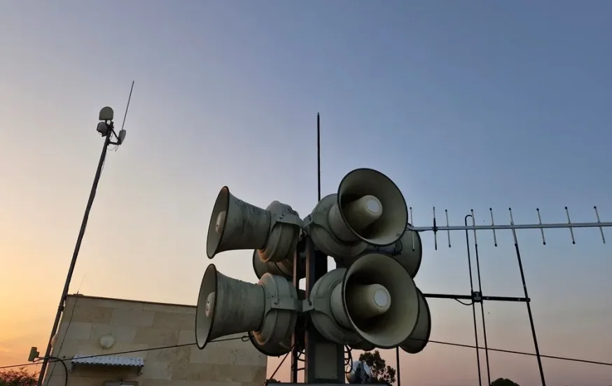 אזעקות רבות בגוש דן בעקבות שיגור בודד: הסבר מפורט אזעקות רבות בגוש דן בעקבות שיגור בודד: הסבר מפורט