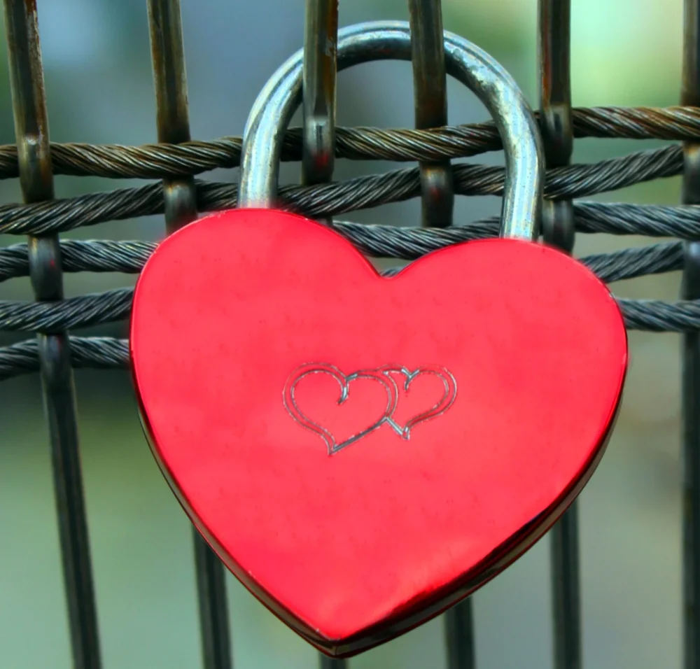 למה אסור להינשא לגוי? הרב יהונתן ענבה משיב על השאלה 