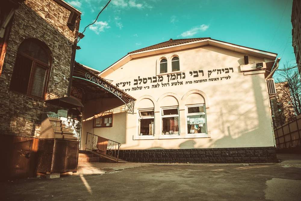 היערכות חסידי ברסבלב לנסיעה לאומן ראש השנה 