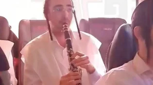 הבחורים בדבקות בדרך לצדיק