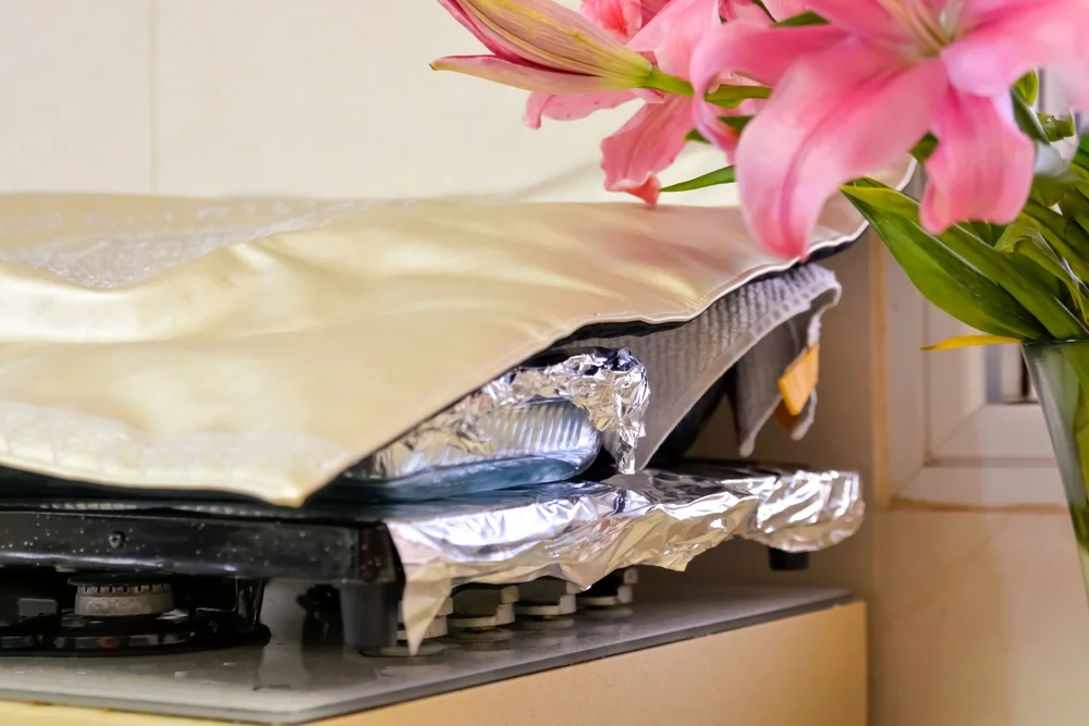 מדוע יש הבדל בין חימום על פלטה לבין חימום בתנור בשבת? הרב עזרא שקלים משיב על השאלה מדוע יש הבדל בין חימום על פלטה לבין חימום בתנור בשבת? הרב עזרא שקלים משיב על השאלה