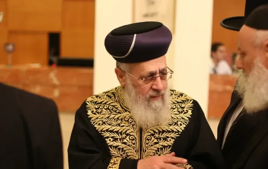 הראשל"צ פונה לרב אליהו בבקשה להניא את בנו הראשל"צ פונה לרב אליהו בבקשה להניא את בנו