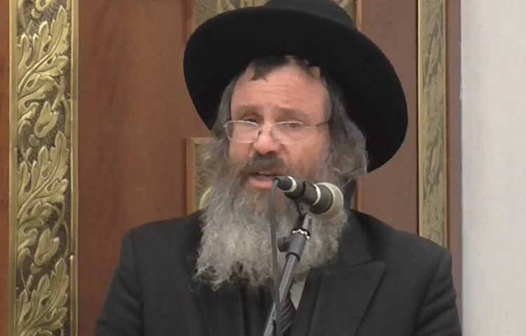 ראש ישיבת חברון: הפגנות לא יעזרו, עלינו להתמקד בתורה ראש ישיבת חברון: הפגנות לא יעזרו, עלינו להתמקד בתורה