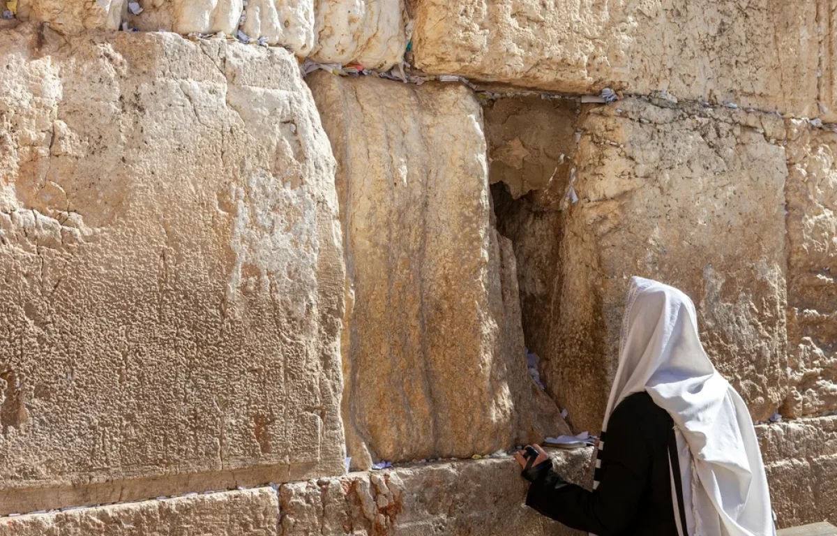 מהו הדין לגבי עשיית תשובה בין אדם למקום בעשרת ימי תשובה? הרב יהונתן ענבה משיב על השאלה 