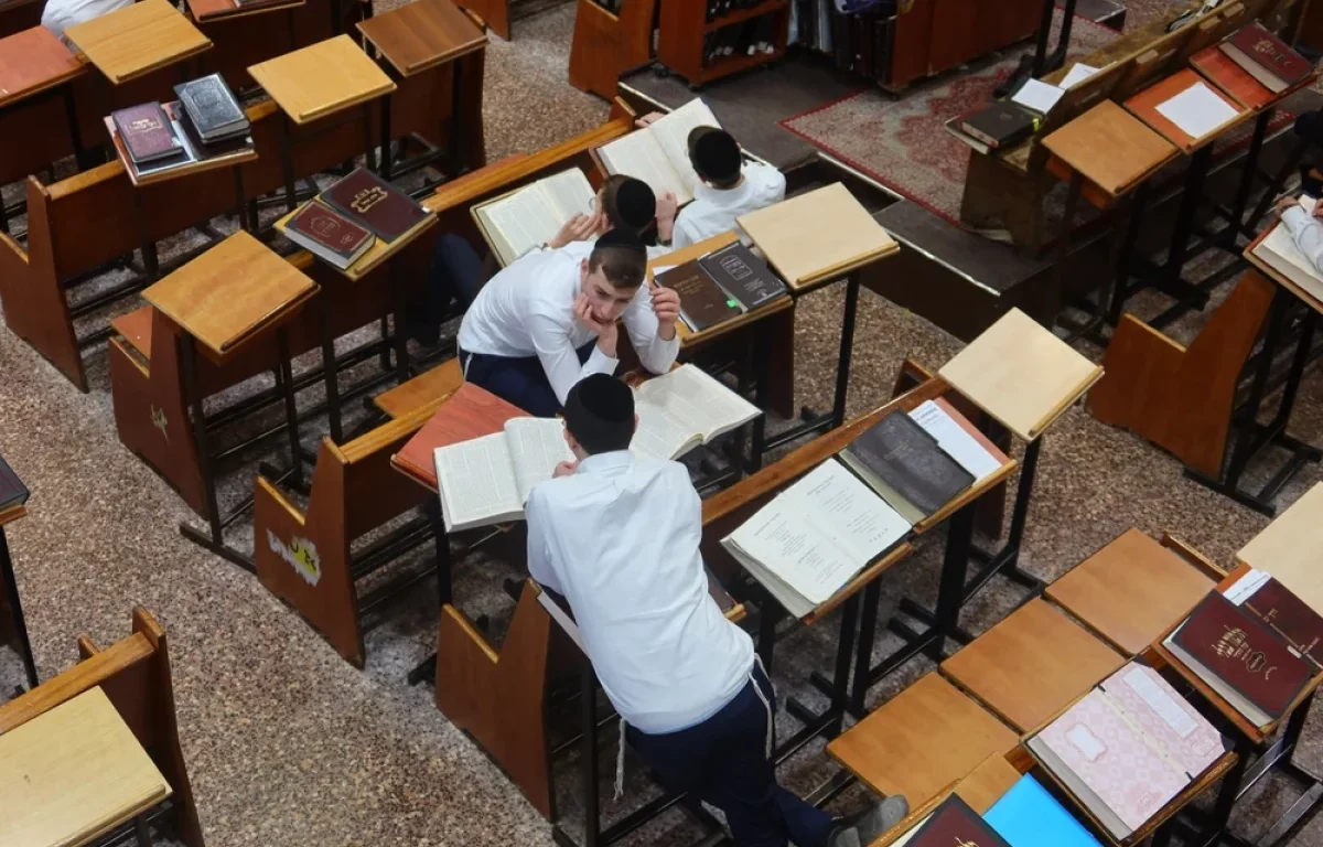 כיצד יש לנהוג במצוות עשה ולא תעשה בעשרת ימי תשובה לפי ההלכה? הרב יהונתן ענבה משיב על השאלה