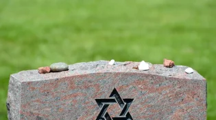 מה משמעות המנהג להתפלל על נפטרים ביום כיפור?