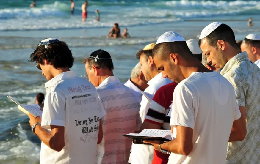 מה קורה במנהג "תשליך" ביום כיפור? מה קורה במנהג "תשליך" ביום כיפור?
