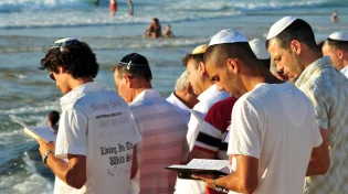 מה קורה במנהג "תשליך" ביום כיפור?