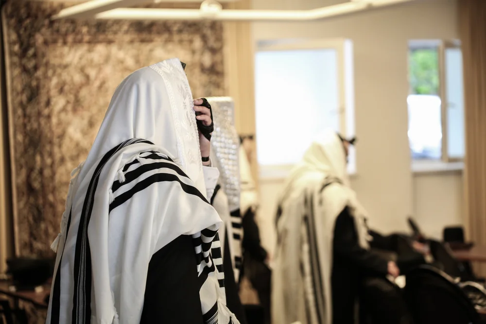 מה ההבדל בין כפרה על חטאים במעשים לבין חטאים במחשבה? מה ההבדל בין כפרה על חטאים במעשים לבין חטאים במחשבה?