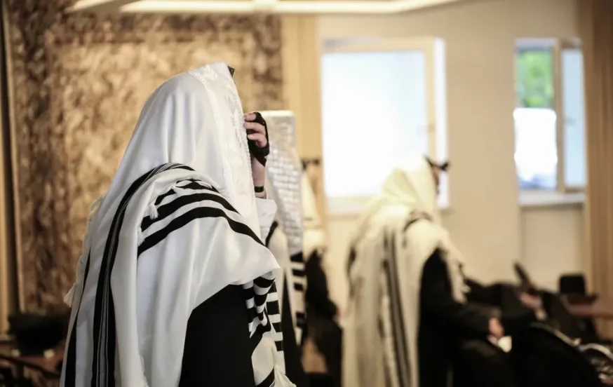 מה ההבדל בין כפרה על חטאים במעשים לבין חטאים במחשבה? מה ההבדל בין כפרה על חטאים במעשים לבין חטאים במחשבה?
