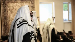 מה ההבדל בין כפרה על חטאים במעשים לבין חטאים במחשבה?