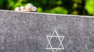 האם צריך לבקש סליחה מאדם שנפטר בעשרת ימי תשובה? 