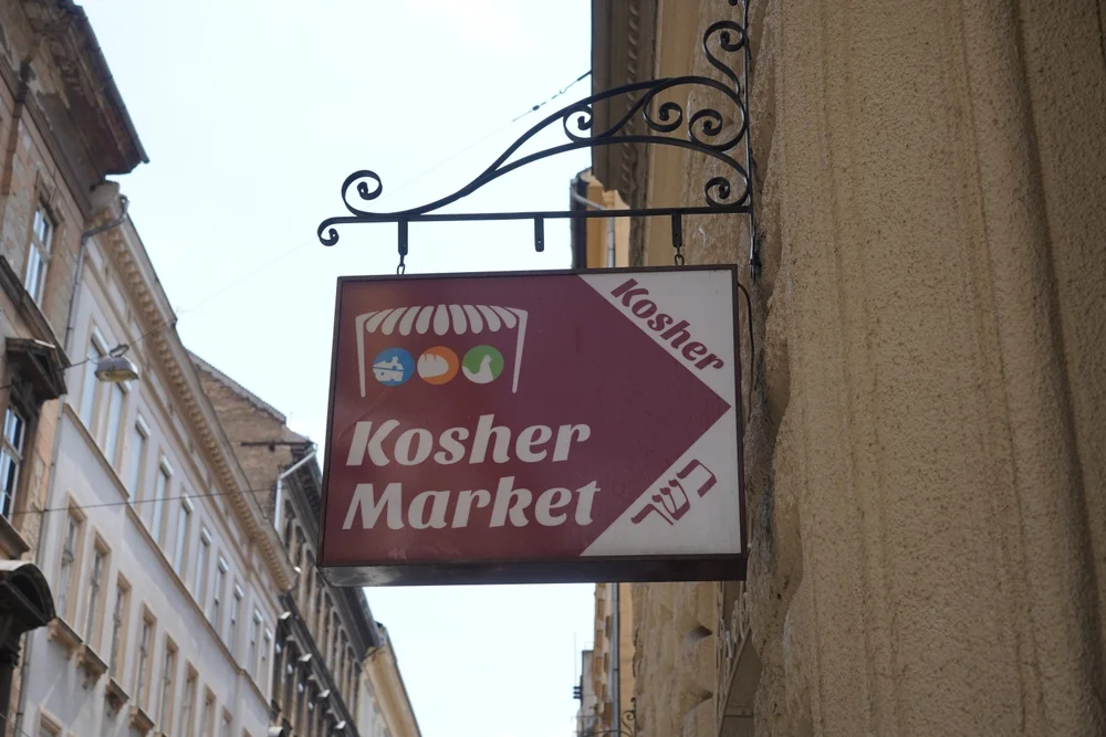 מהו המקור ההלכתי לכך שראוי להחמיר בעשרת ימי תשובה בעניינים של כשרות? הרב יהונתן ענבה משיב על השאלה מהו המקור ההלכתי לכך שראוי להחמיר בעשרת ימי תשובה בעניינים של כשרות? הרב יהונתן ענבה משיב על השאלה