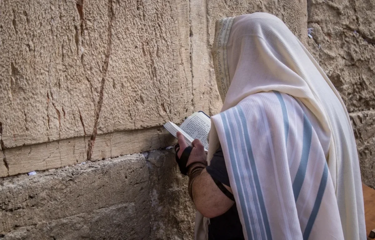 מה ההלכה אומרת לגבי חזרה בתשובה על עבירות שחוזרות על עצמן בעשרת ימי תשובה? הרב יהונתן ענבה משיב על השאלה 