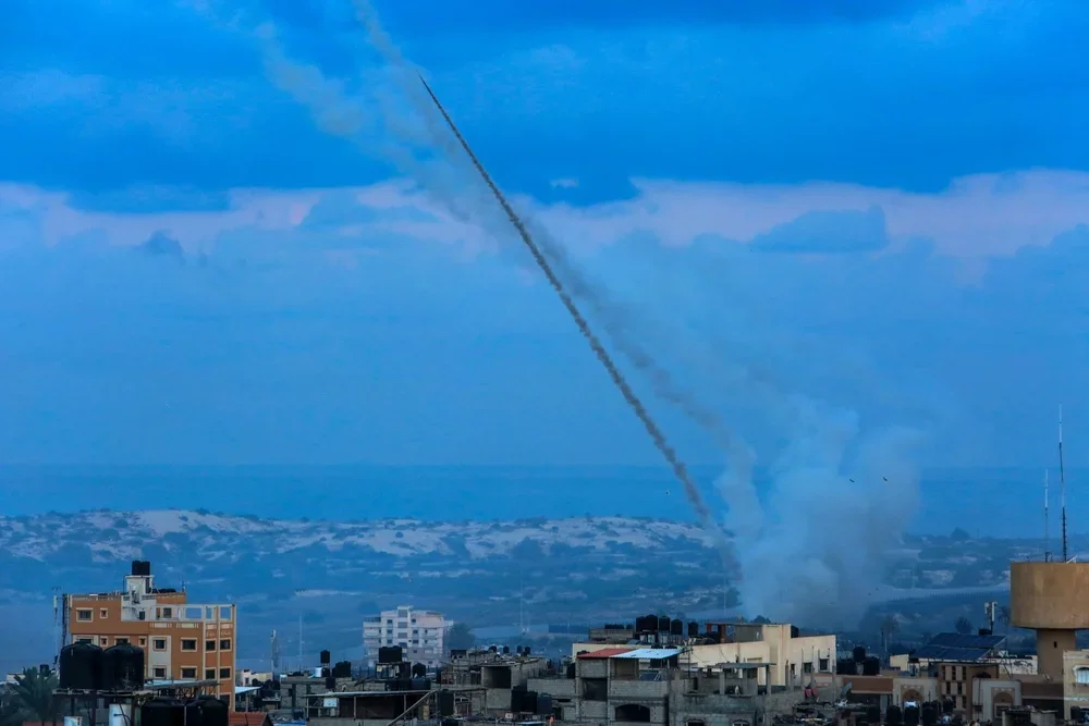 האדמו"רים מבעלז ומצאנז נשארים בארץ: "לנפוש כשנלחמים?"