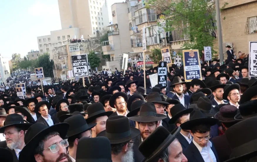 האדמו"ר צאנז קורא לחסידיו שלא להתייצב בלשכות הגיוס האדמו"ר צאנז קורא לחסידיו שלא להתייצב בלשכות הגיוס