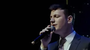 "חשבתי להיות נגן קלידים": הזמר יונתן שיינפלד בגילוי לב