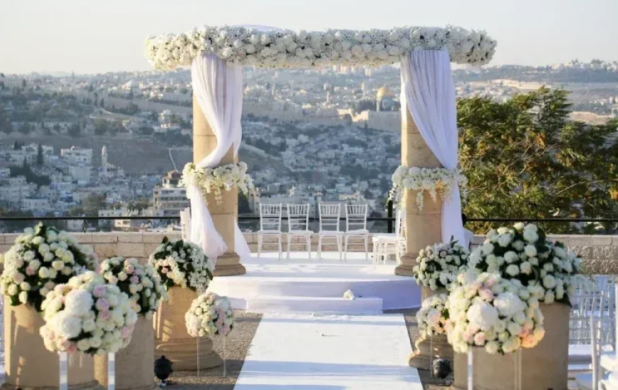 מה אומרת ההלכה על קבלות טובות באירועים חגיגיים? הרב אברהם ישעיהו בן חמו שליט"א משיב על השאלה 