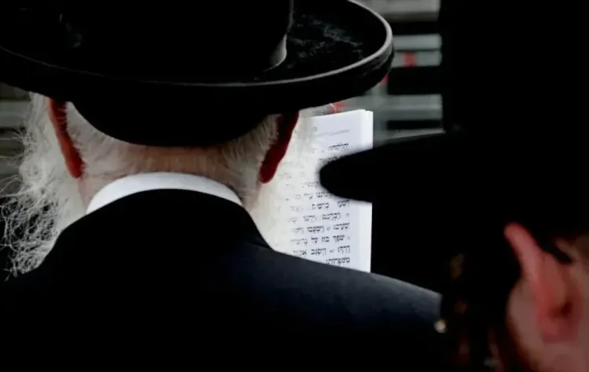 מה תפקידם של רבנים בהנחיית קבלות טובות? הרב אברהם ישעיהו בן חמו שליט"א משיב על השאלה מה תפקידם של רבנים בהנחיית קבלות טובות? הרב אברהם ישעיהו בן חמו שליט"א משיב על השאלה