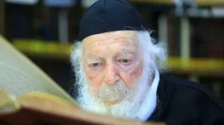 צפו: הצצה נדירה אל ביתו של שר התורה רבי חיים קנייבסקי זצוק"ל