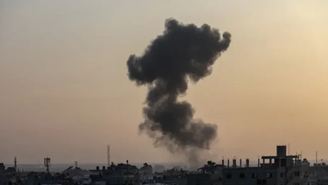 כמעט נלקח בשבי: סיפורו המרגש של ספר התורה