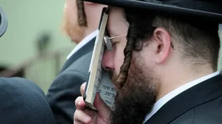 האם יש חשיבות להזכיר שם האם או האב בתפילות מסוימות?