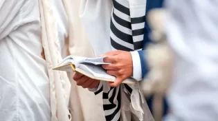 כיצד לנהוג בהזכרת שמות הורים במקרה של הורים חורגים?
