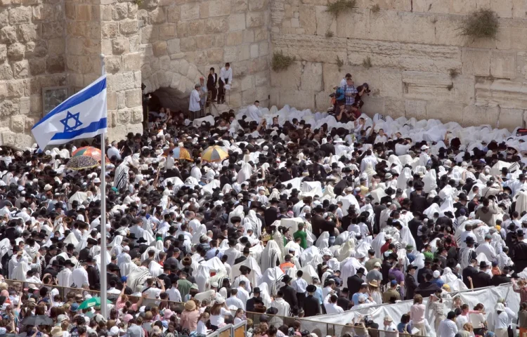 האם יש ברכה מיוחדת לכהן שעושה כפרות?