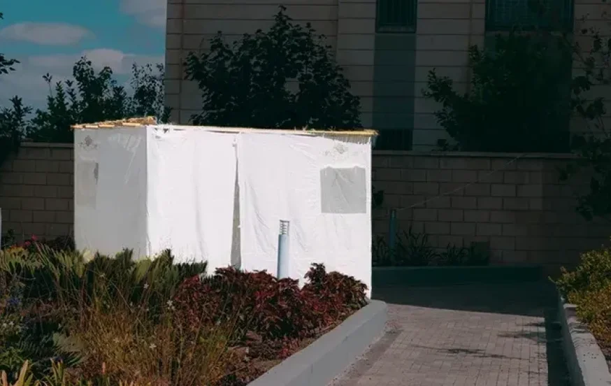 איך מתבצע מנהג האושפיזין בסוכה? הרב אברהם ישעיהו בן חמו איך מתבצע מנהג האושפיזין בסוכה? הרב אברהם ישעיהו בן חמו