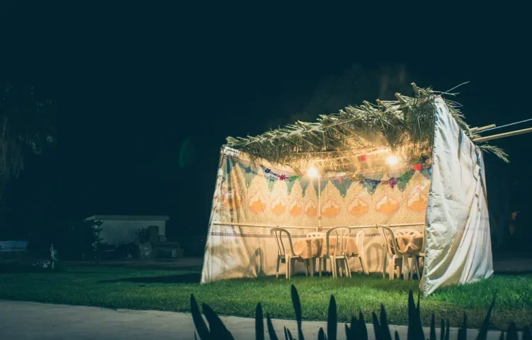 האם חייבים לשהות בסוכה בלילה? הרב אברהם ישעיהו בן חמו משיב על השאלה האם חייבים לשהות בסוכה בלילה? הרב אברהם ישעיהו בן חמו משיב על השאלה